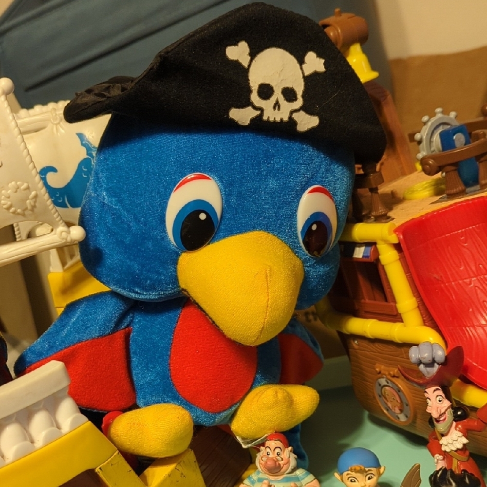 Pirate Ship Playset with Plush Parrot and Figures - Picture 5 of 8